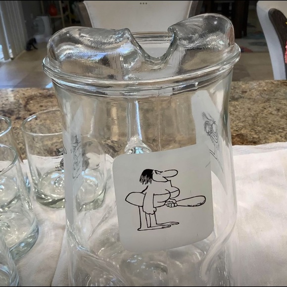 Pitcher and glasses - Picture 3 of 8